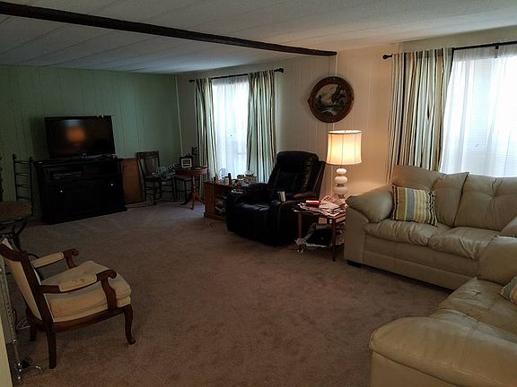 3rd image of 124 Redwood Dr