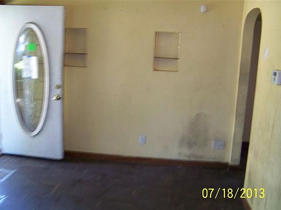 3rd image of 762 Riverlane Dr