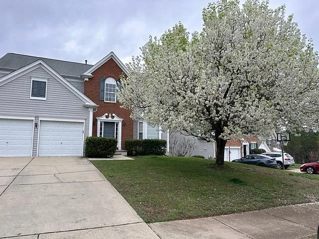 4 bed, 2.5 bath, 2350 sqft, $2,500 — Photo 3