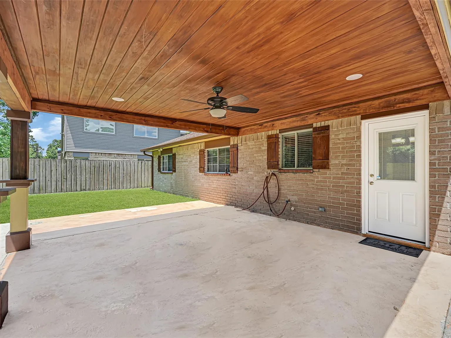 3 bed, 2.0 bath, 1220 sqft, $1,800 — Photo 2