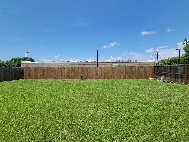 8530 Quail Burg Ln — Photo 38