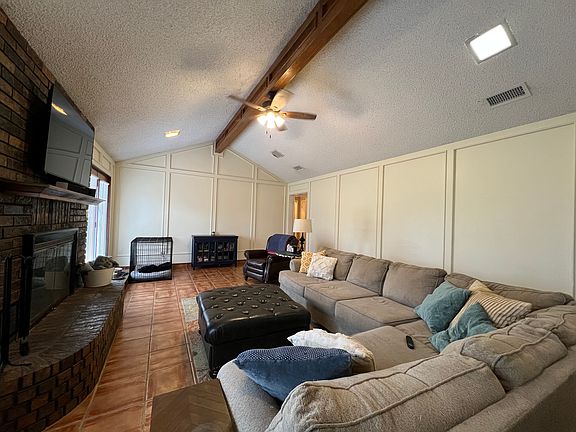 2nd image of 102 Sandra Palmer St