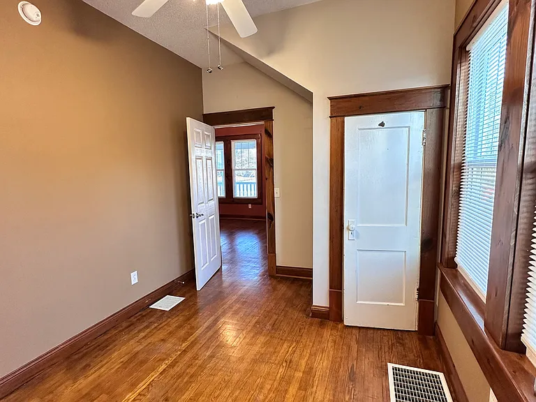923 E Hillcrest Dr #2 — Photo 8
