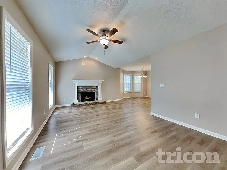7 Adair Cv — Photo 2