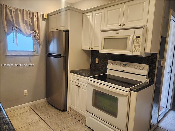 3rd image of 421 NE 1st St APT 112