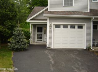 54 Cobblestone Ct, Schenectady, NY 12306