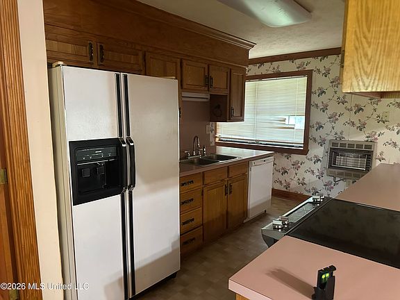 5th image of 2723 Davis Rd