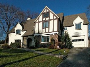 315 W Wayne Ave, Wayne, PA 19087