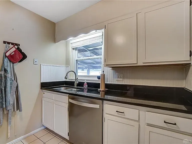 242 Claranna Ave — Photo 10