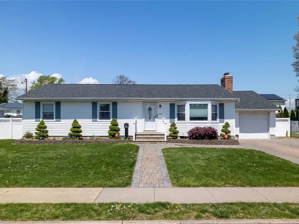 240 45th Street, Lindenhurst, NY 11757