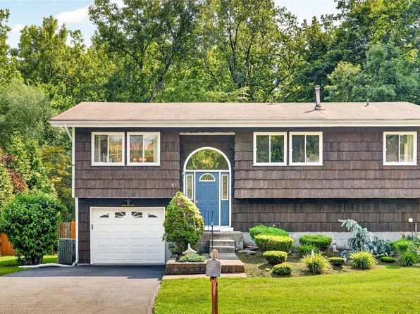 10 Lighthouse Court, Tomkins Cove, NY 10986