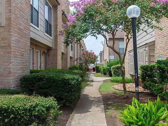 2nd image of 2110 Wilcrest Dr APT 112