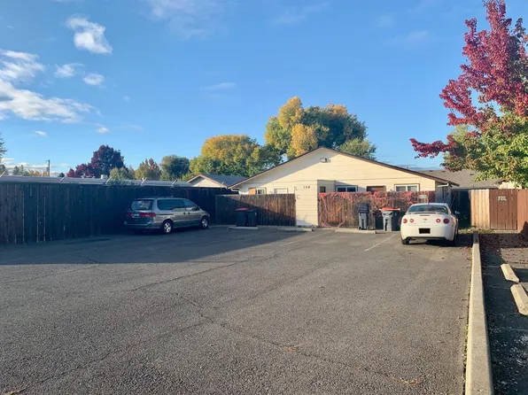 158 Seroba Cir, Medford, OR 97501