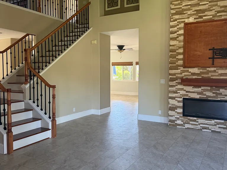 2142 Prestwick Dr — Photo 3