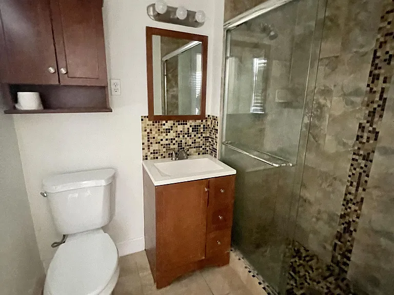 335 Georgia St #7 — Photo 1