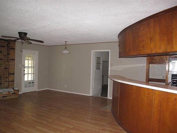 4th image of 328 Meadowcreek Ln
