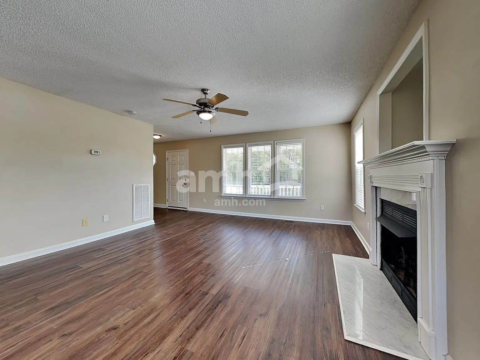 3 bed, 2.5 bath, 2056 sqft, $2,220 — Photo 4
