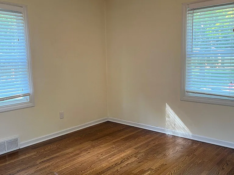 8015 Outlook Dr — Photo 24