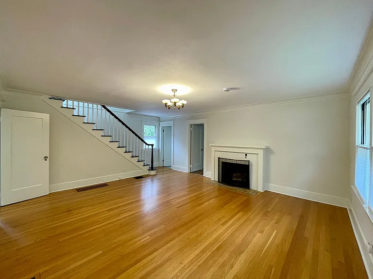 2409 NW Raleigh St — Photo 4