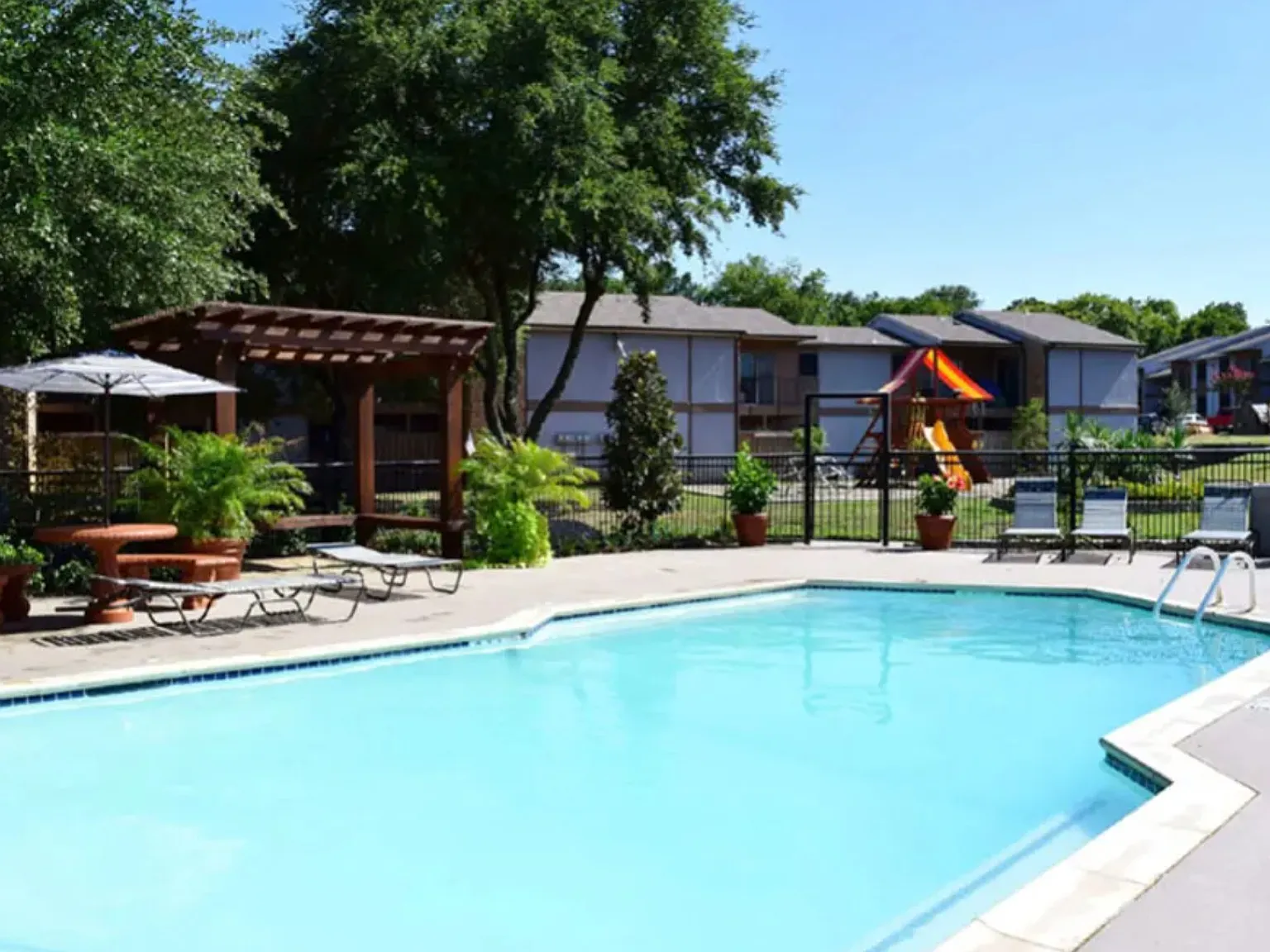 River Ranch Apartments — Photo 2