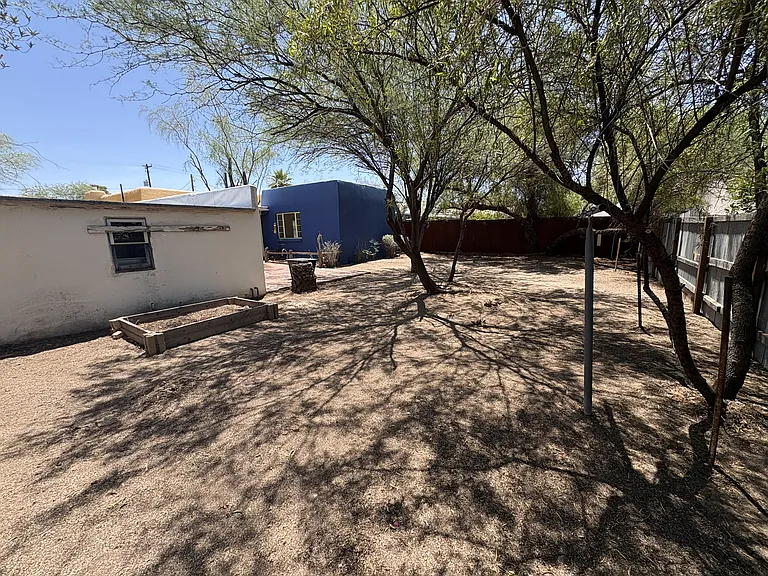 1317 N Dodge Blvd — Photo 34