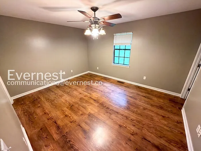 716 Brookview Dr — Photo 12