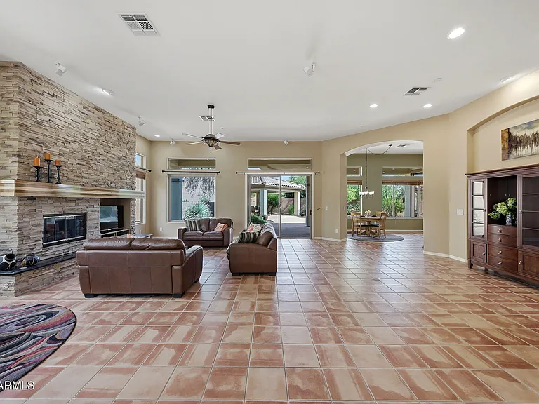 2129 W Legends Way — Photo 9