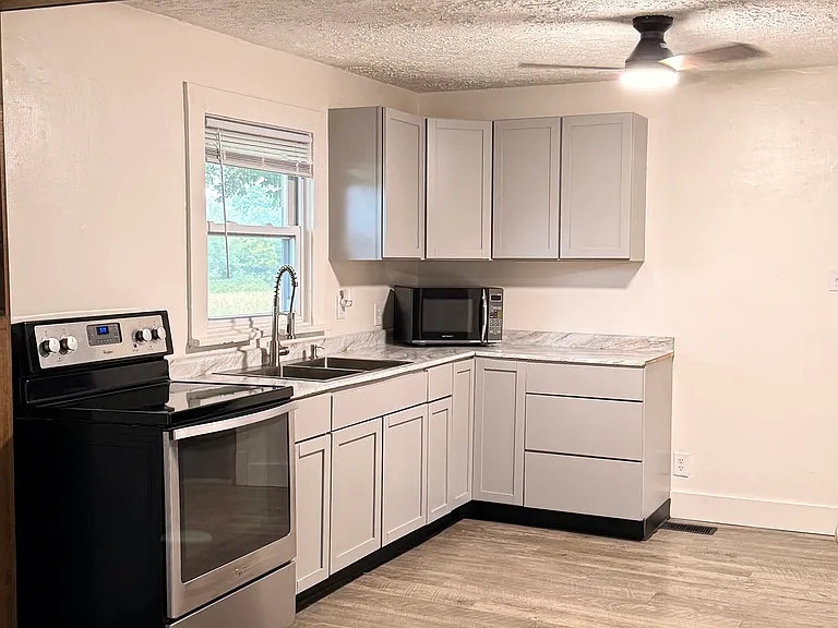 5041 Ravenna Ave SE — Photo 3