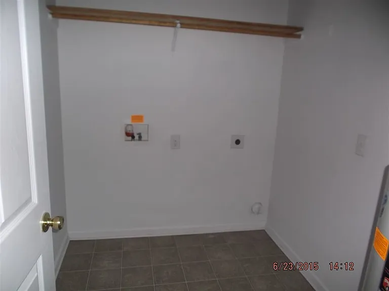 432 Spring Dr — Photo 7