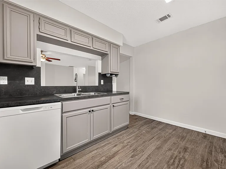 7407 Cortes Dr — Photo 13
