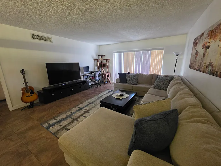 16278 Laurel Dr #202 — Photo 22