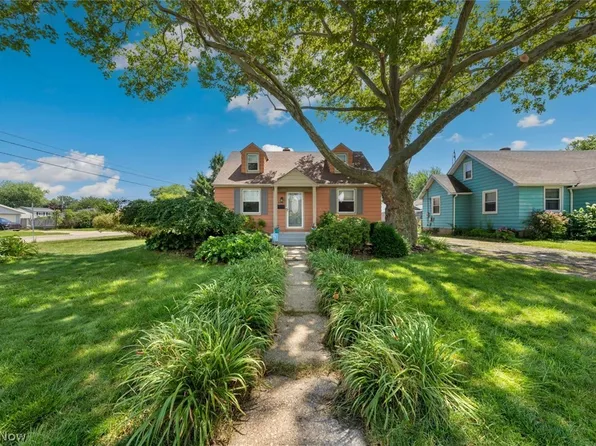 805 Warwick Dr, Sheffield Lake, OH 44054