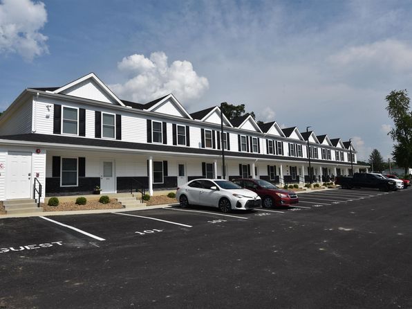 41 Greentree Dr #104-105