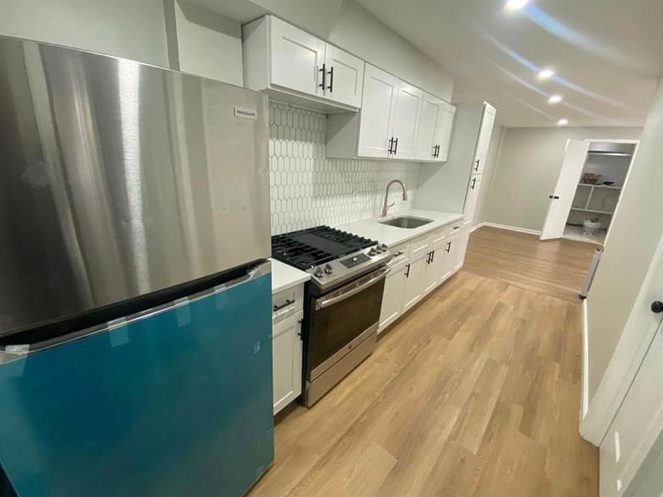 1st image of 499 McLean Ave #1