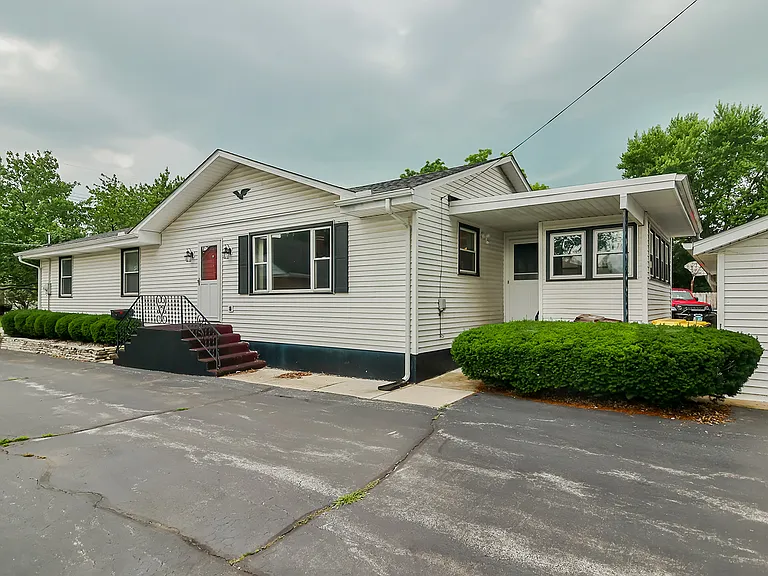 302 Merrill Ave — Photo 5