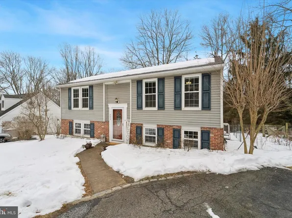 203 Katherine Ln, Coatesville, PA 19320