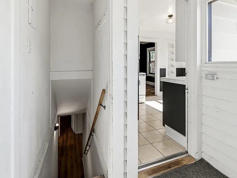 2034 S Broxon St — Photo 4