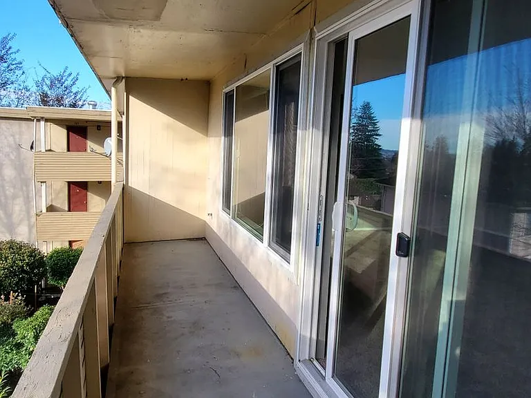 Cortina Apartments — Photo 12