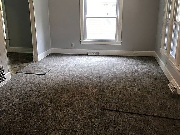 4th image of 704 W Market St