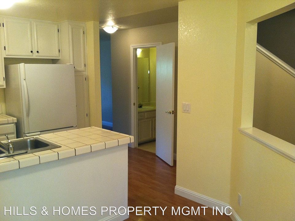 1st image of 26 Meadowbrook Ct