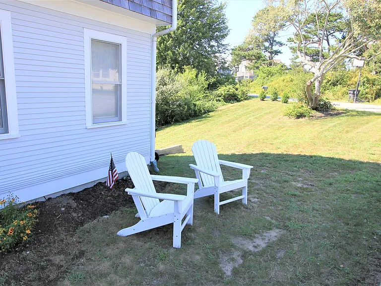 110 Knott Ave — Photo 14