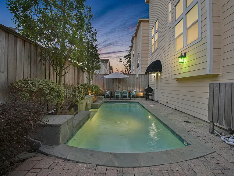 1202 W 25th St — Photo 45