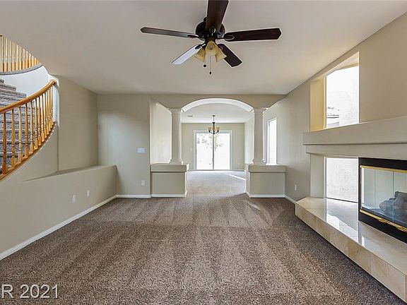 5th image of 484 Fiddlehead Ave