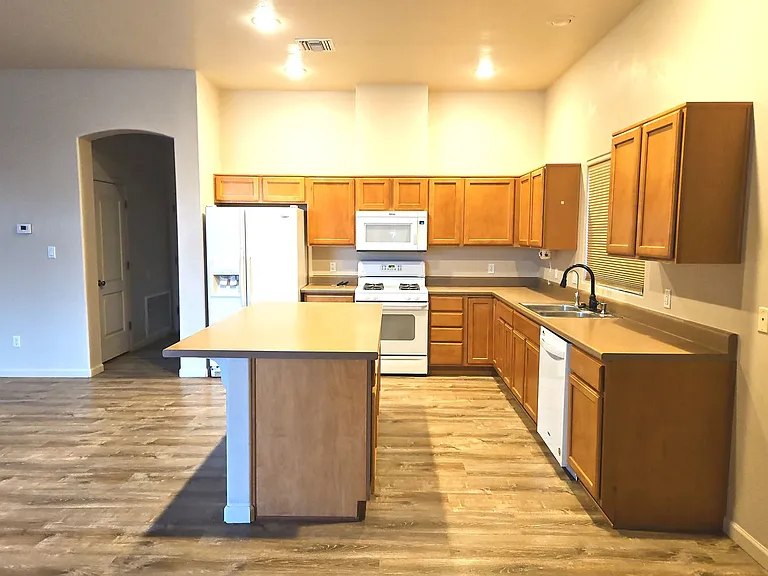 3422 W 16th Ln — Photo 6