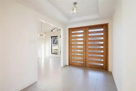 4 bed, 3078 sqft, $8,000 — Photo 2