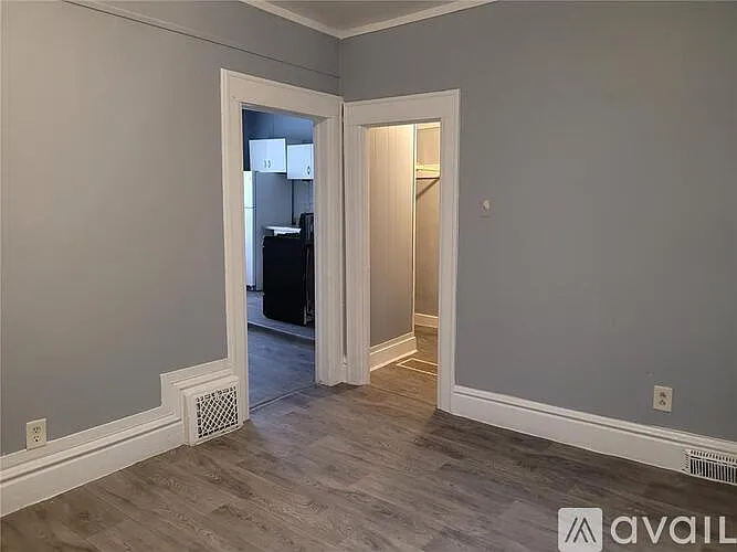 Building Photo - 1635 B Ave NE #2