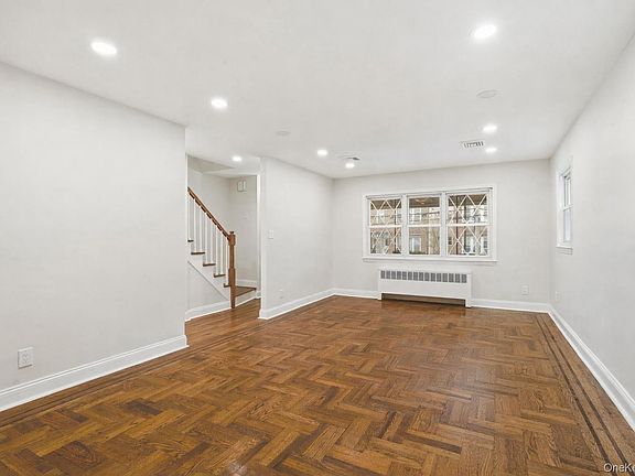 3rd image of 1649 Lurting Avenue