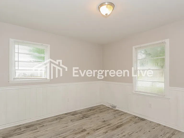 1011 Holly Dr — Photo 11