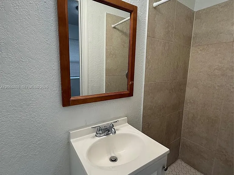 1255 SW 6th St #1 — Photo 5