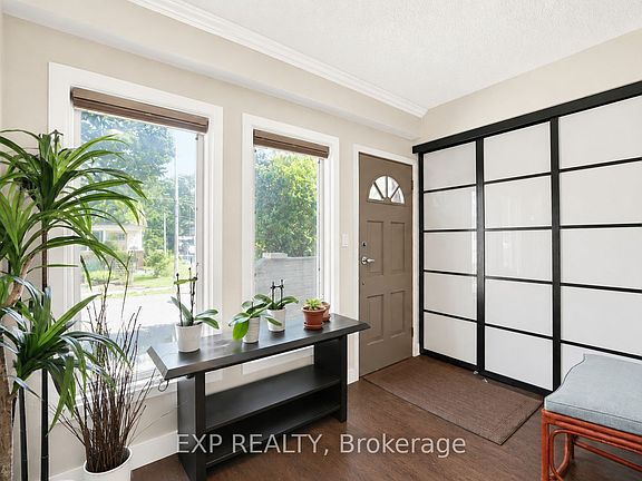 5th image of 379 Davisville Ave